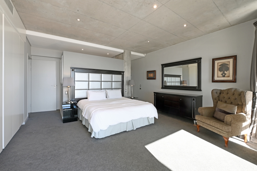 To Let 4 Bedroom Property for Rent in Green Point Western Cape